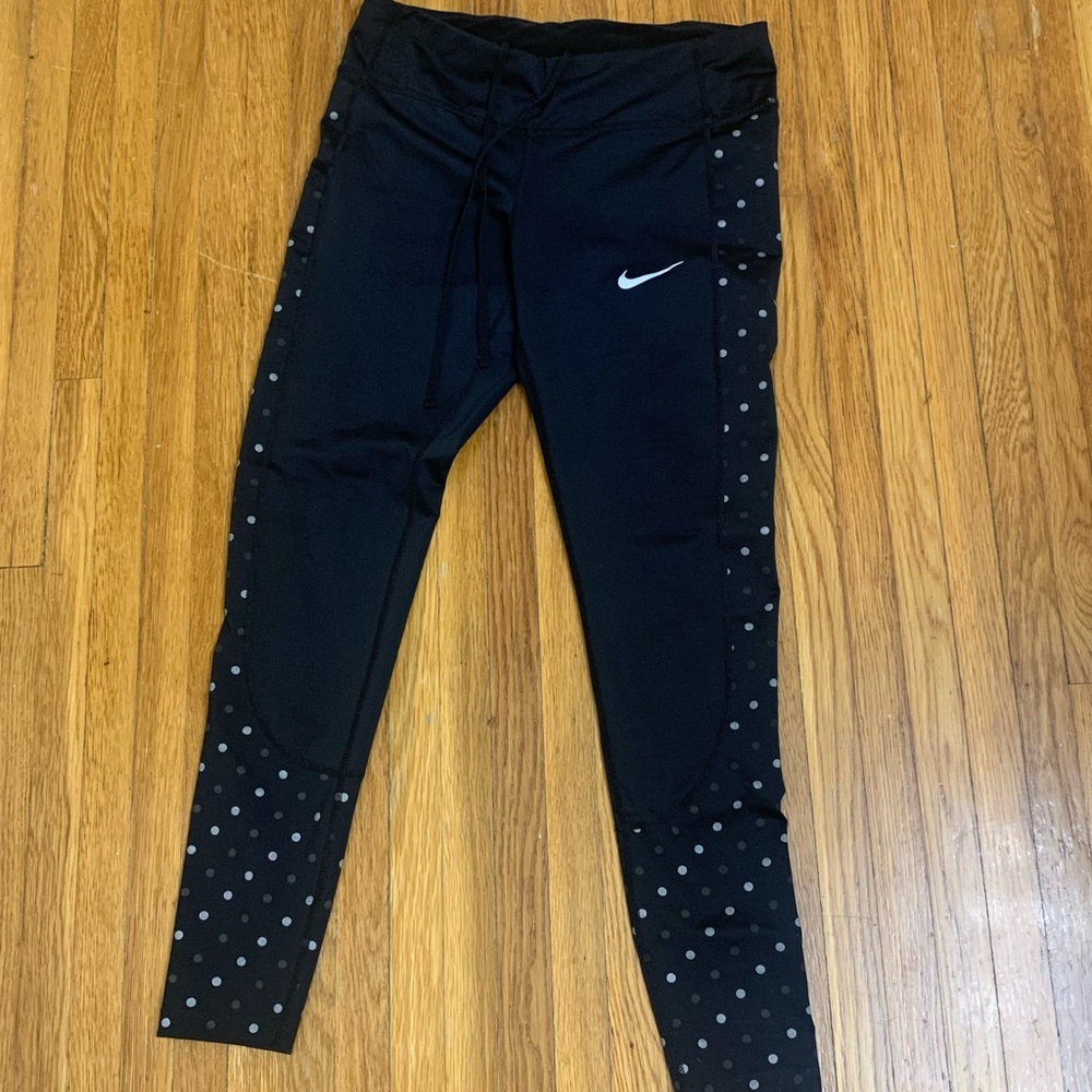SOLD LOCALLY Nike leggings
